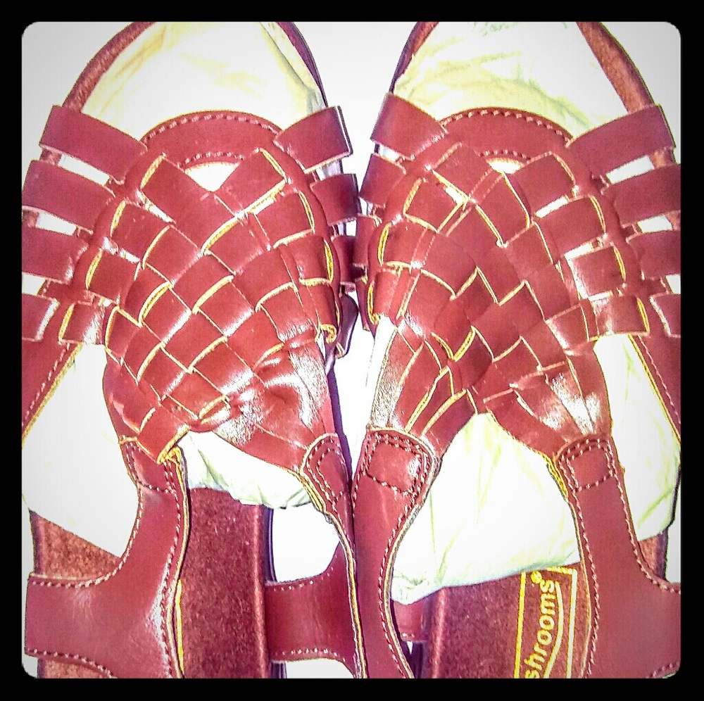 Mushroms Brown Leather Sandals